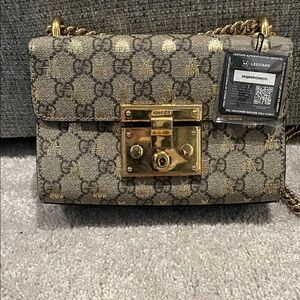 Gucci mini supreme padlock crossbody with Bee Motif !